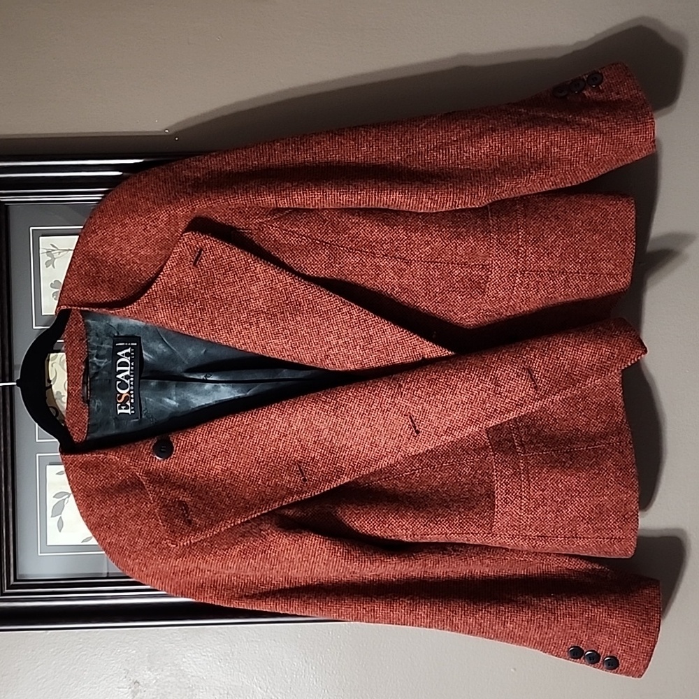 Escada Red Blazer Suit Jacket with Tailored Fit and Structured Style
